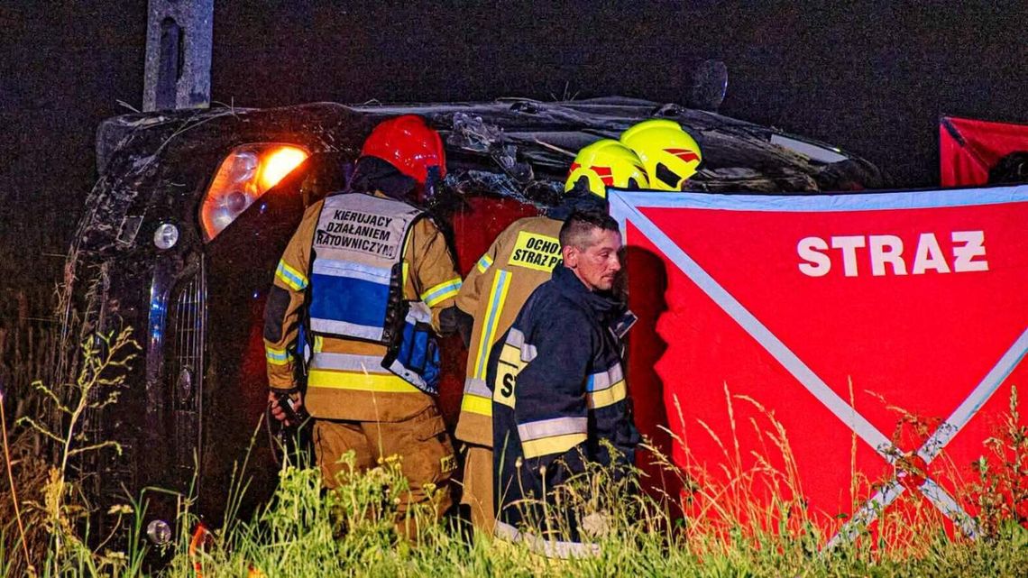 36-latek zginął na miejscu. Uderzył w przyczepę rolniczą 36-latek zginął na miejscu. Uderzył w przyczepę rolniczą
