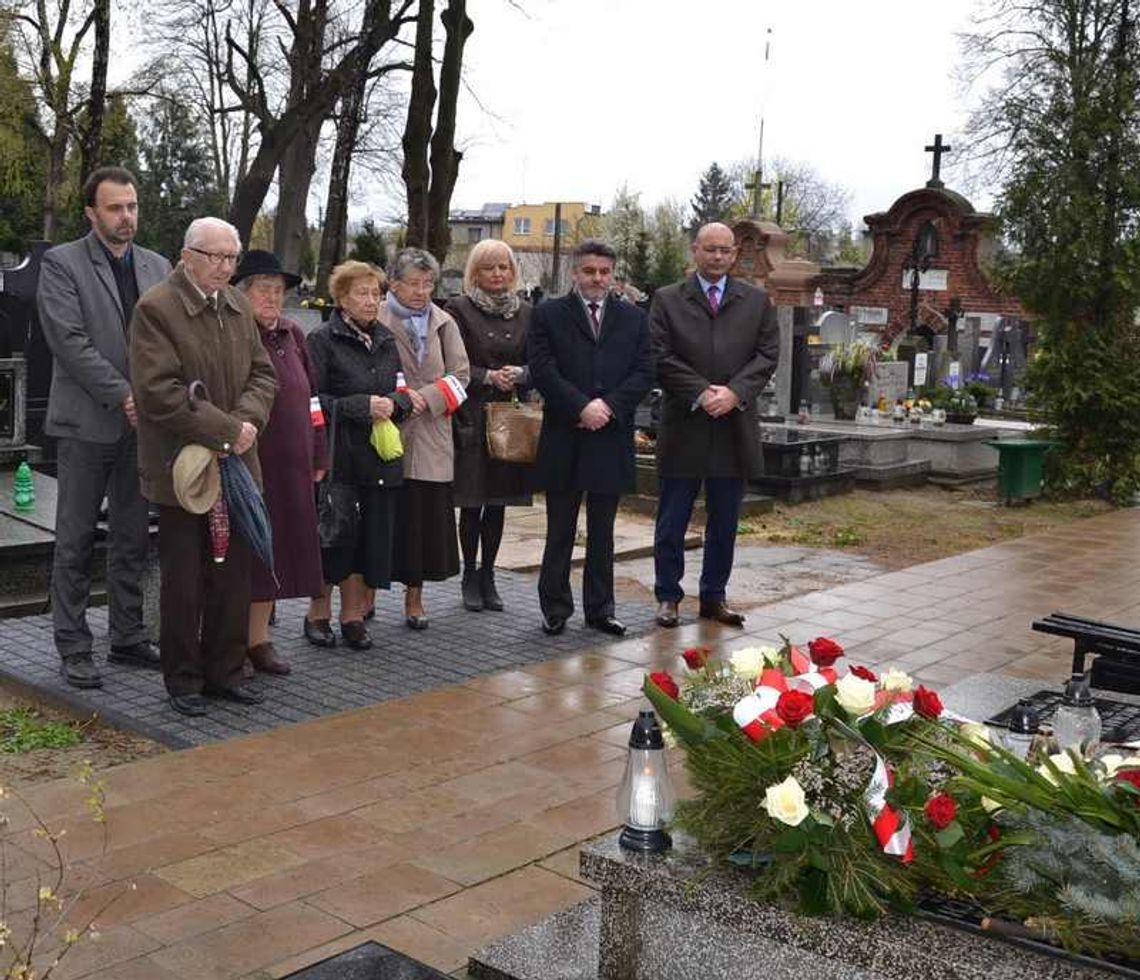 4 lata po katastrofie - kwiaty na grobie Gabrieli Zych