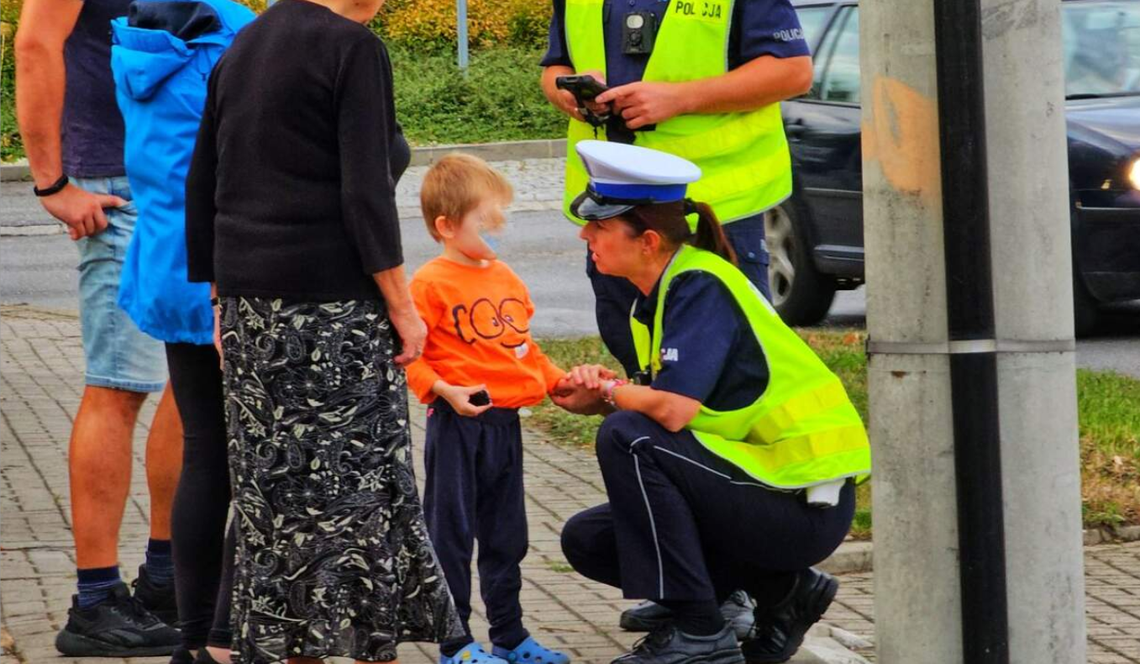 4-letnie dziecko samo wyszło ze szpitala. Chłopiec błąkał się po ulicy