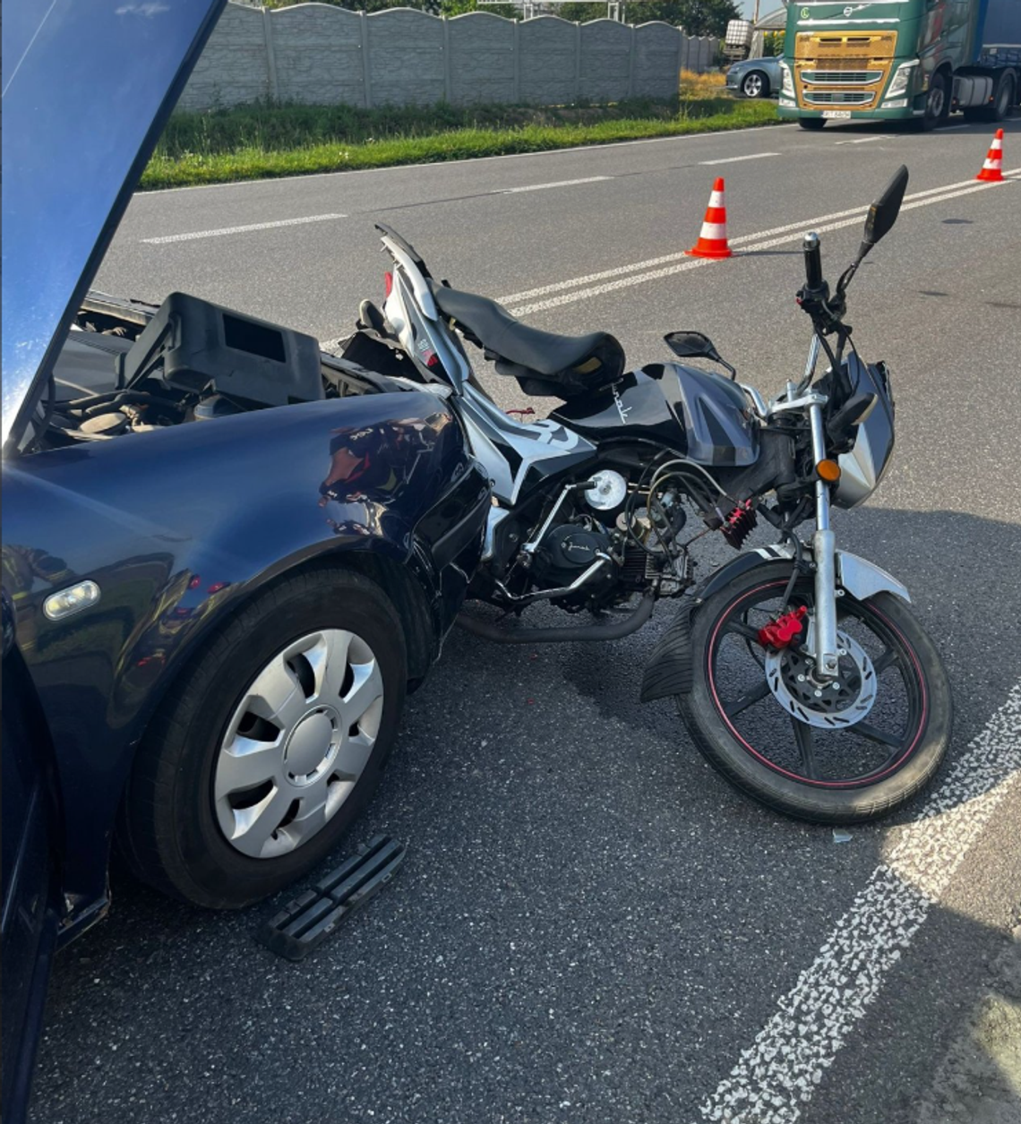 Zderzenie czterech pojazdów. Trzy osoby trafiły do szpitala