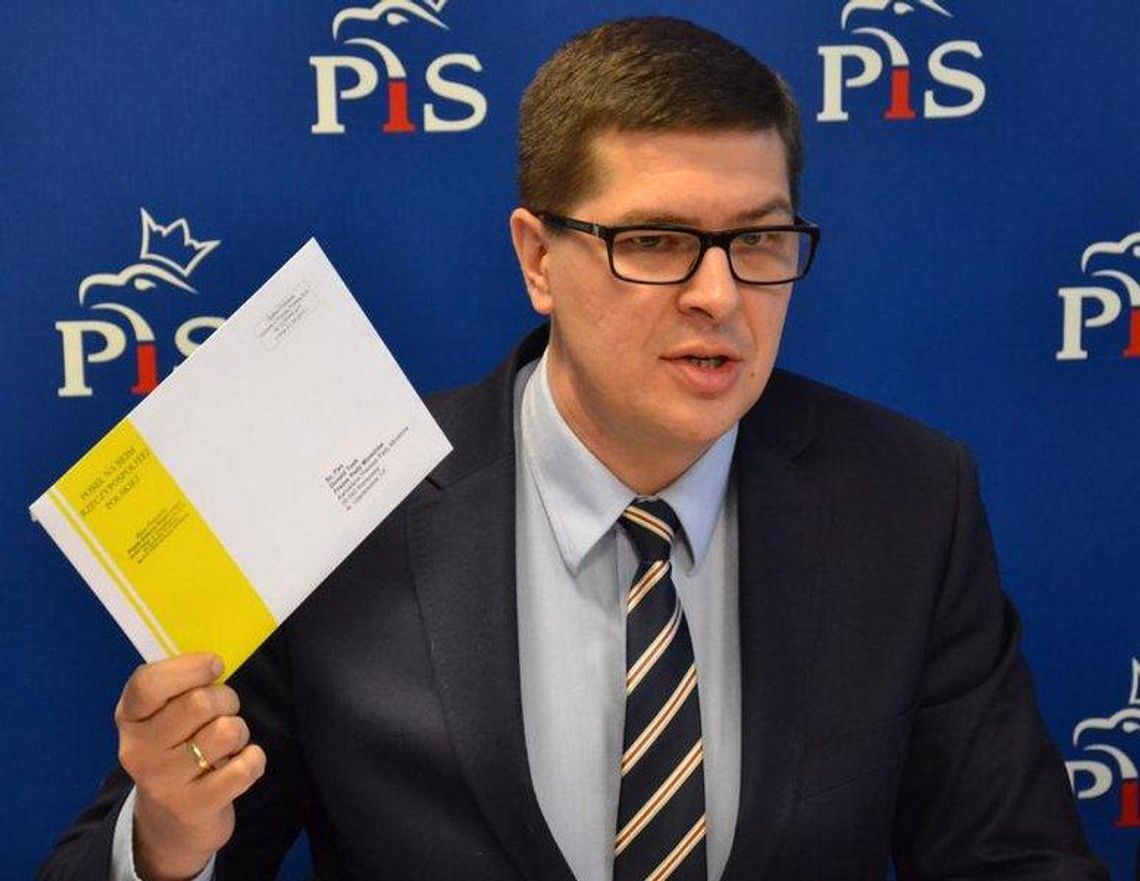 Adam Rogacki odda Sejmowi 34 tys. zł