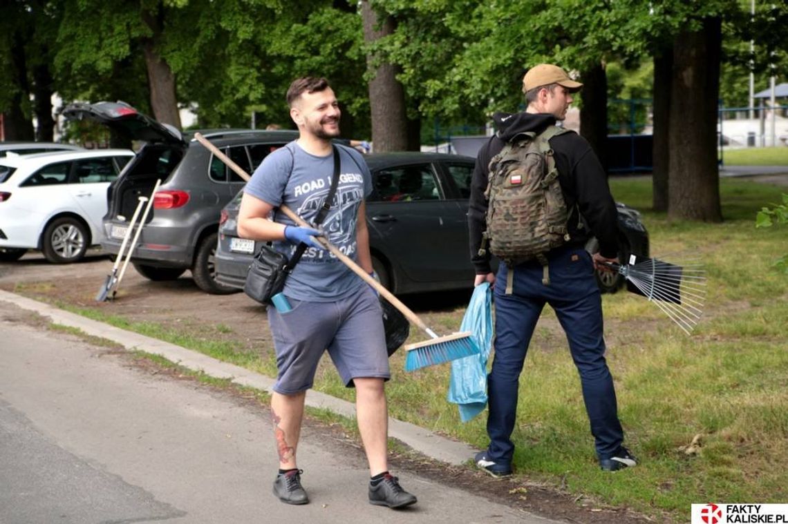 Akcja „Godzina dla Kalisza” rozwija się. W tę sobotę sprzątanie okolic ulicy Biskupickiej