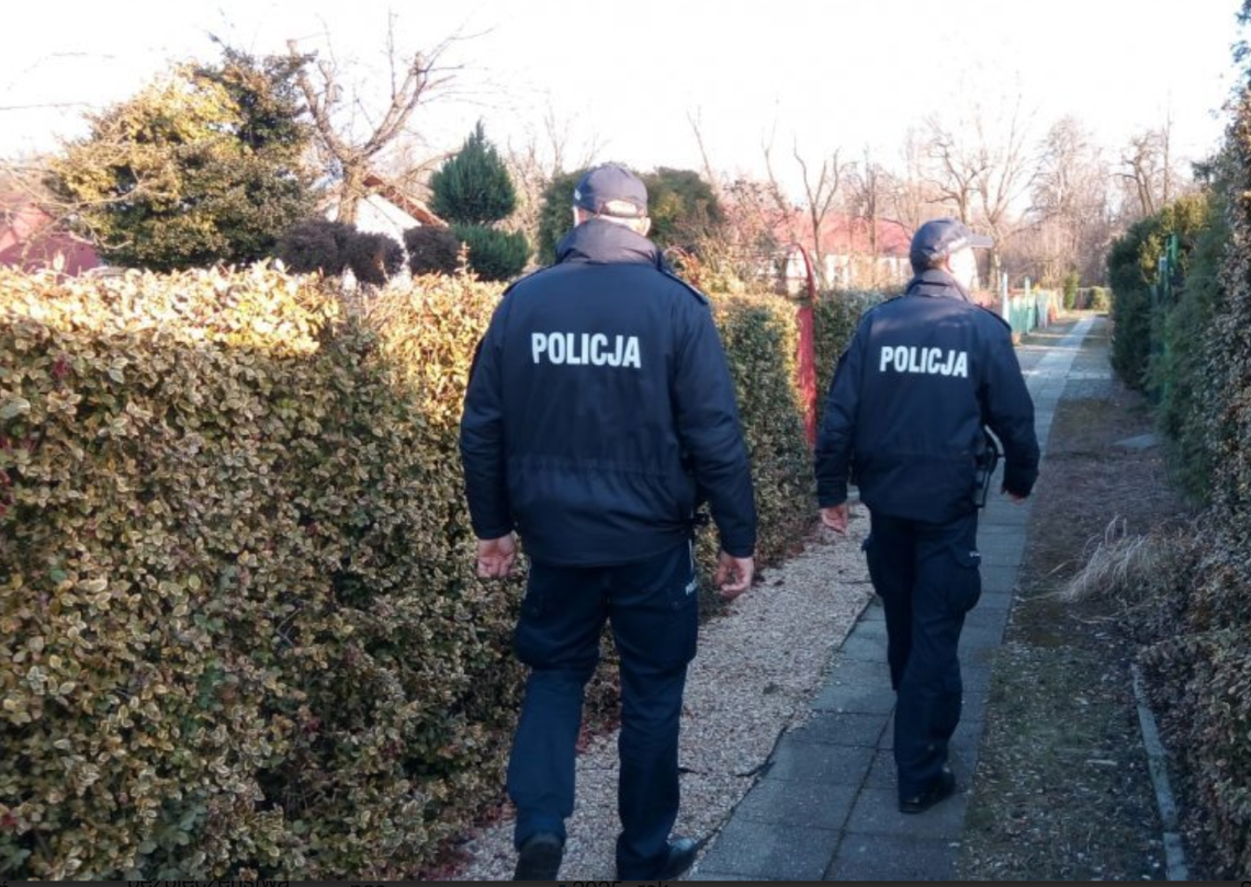 Akcja na ogródkach działkowych. Poszukiwany nastolatek 𝐙𝐀𝐓𝐑𝐙𝐘𝐌𝐀𝐍𝐘 Akcja na ogródkach działkowych. Poszukiwany nastolatek 𝐙𝐀𝐓𝐑𝐙𝐘𝐌𝐀𝐍𝐘