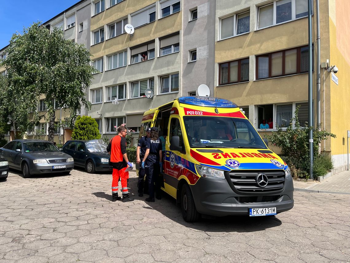 Akcja służb przy Podmiejskiej. Mężczyzna na parapecie groził, że skoczy