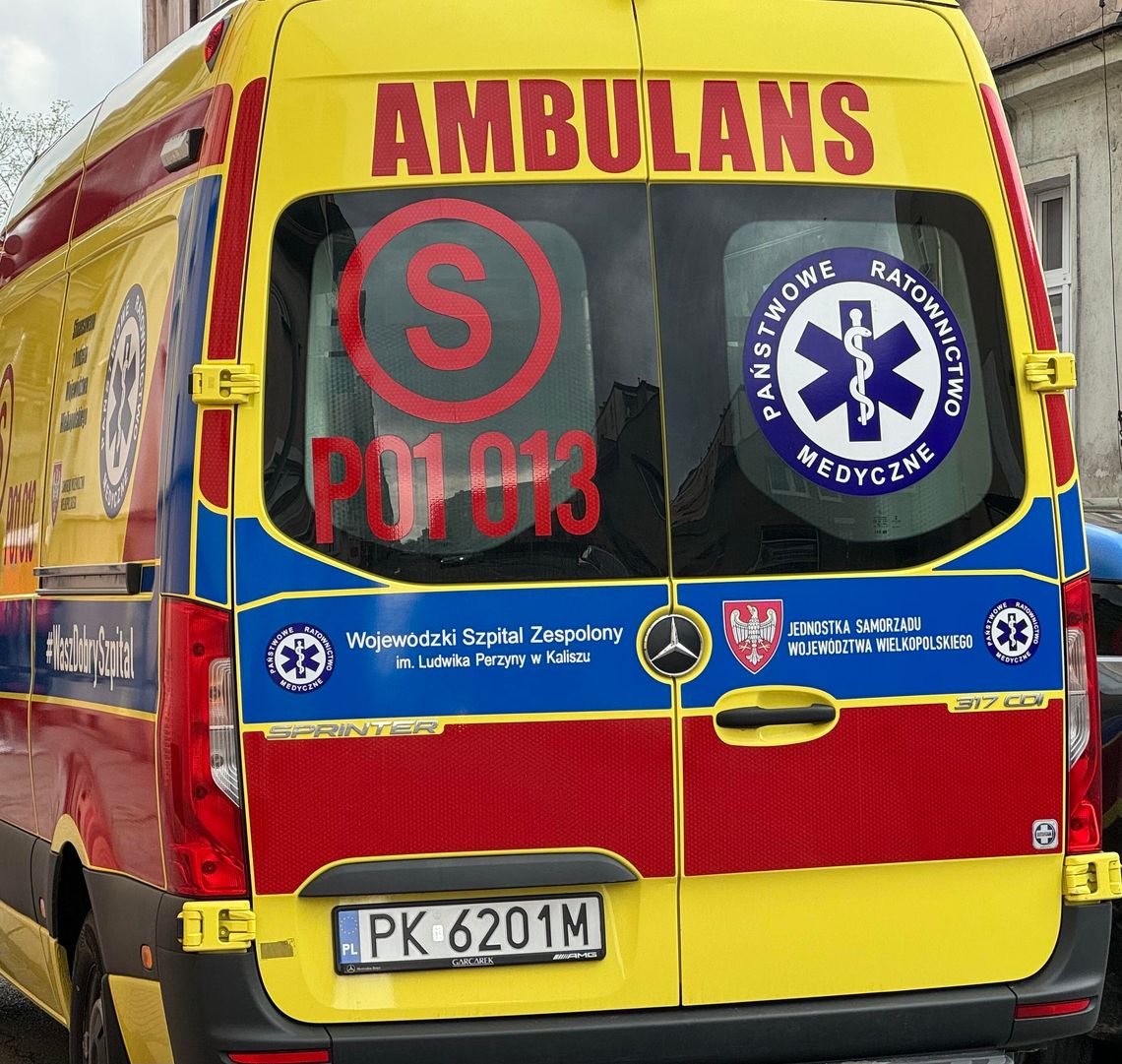 Akcja służb przy teatrze. Do rzeki wpadł pijany obcokrajowiec