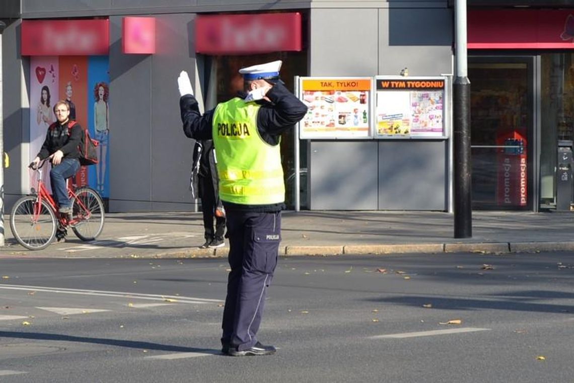 Akcja Znicz 2019. Jak się zachować, gdy policjant kieruje ruchem? ZDJĘCIA i WIDEO