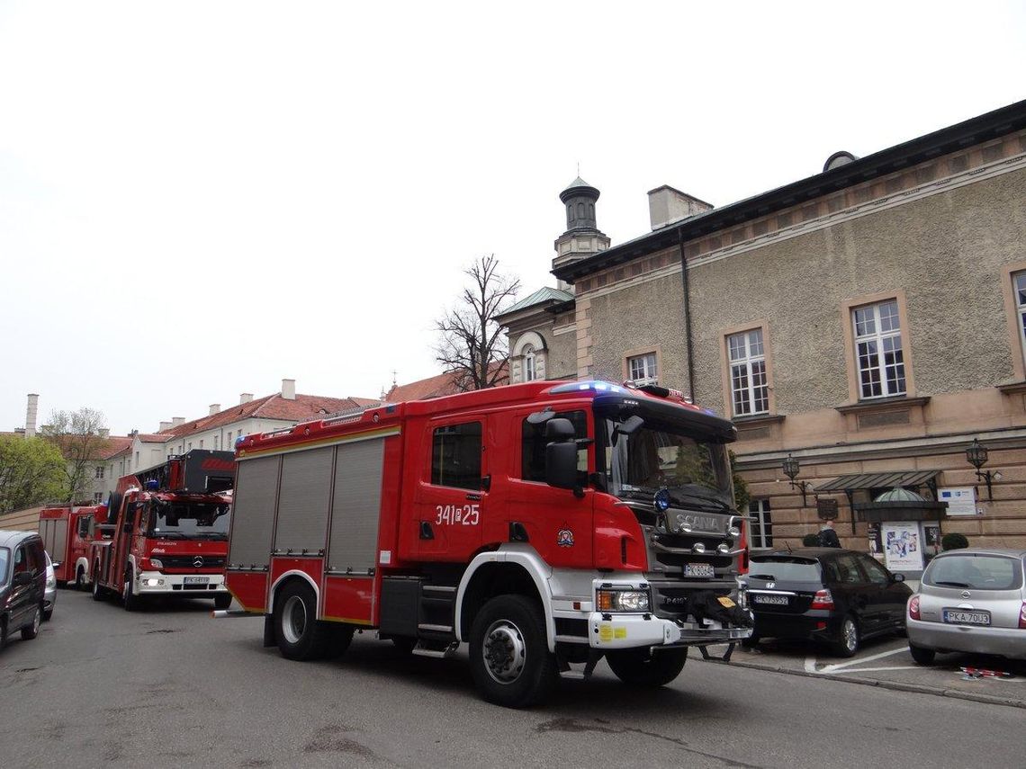 Alarm podczas festiwalu piosenki w CKiS