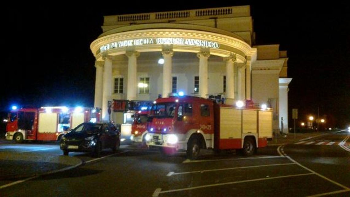 Alarm w teatrze, trzy straże w akcji