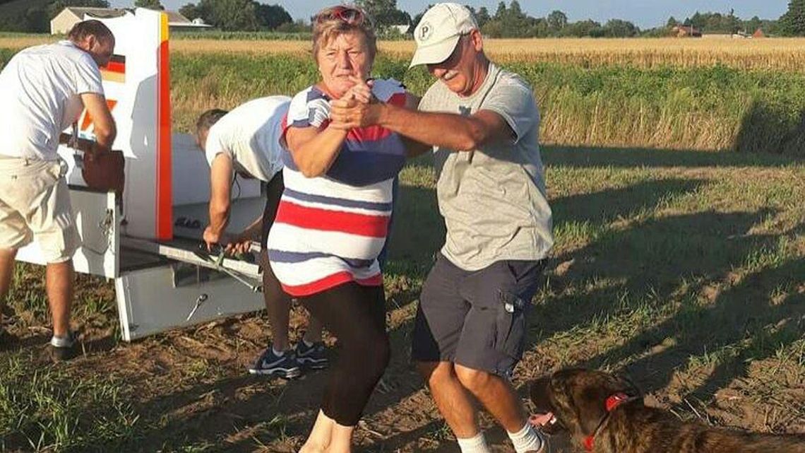 Argentyńczyk wylądował szybowcem na polu. Polska rodzina urządziła mu huczne powitanie ZDJĘCIA