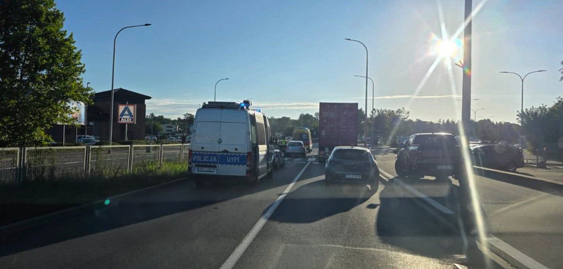 Wypadek na oznakowanym przejściu. Audi wjechało w młodą kobietę na pasach! Wypadek na oznakowanym przejściu. Audi wjechało w młodą kobietę na pasach!