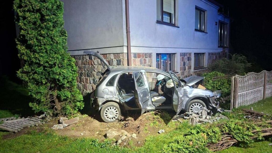 Autem w ogrodzenie. Dwie osoby w szpitalu Autem w ogrodzenie. Dwie osoby w szpitalu