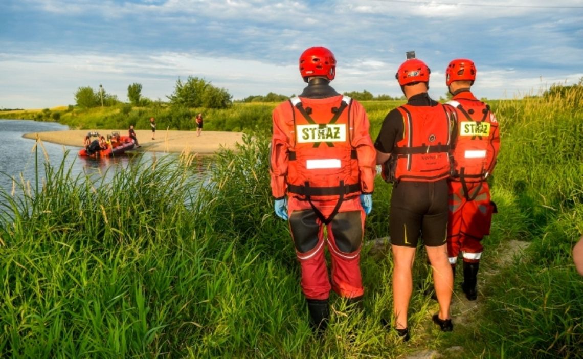 Auto pod wodą. W środku dwie MARTWE osoby AKTUALIZACJA