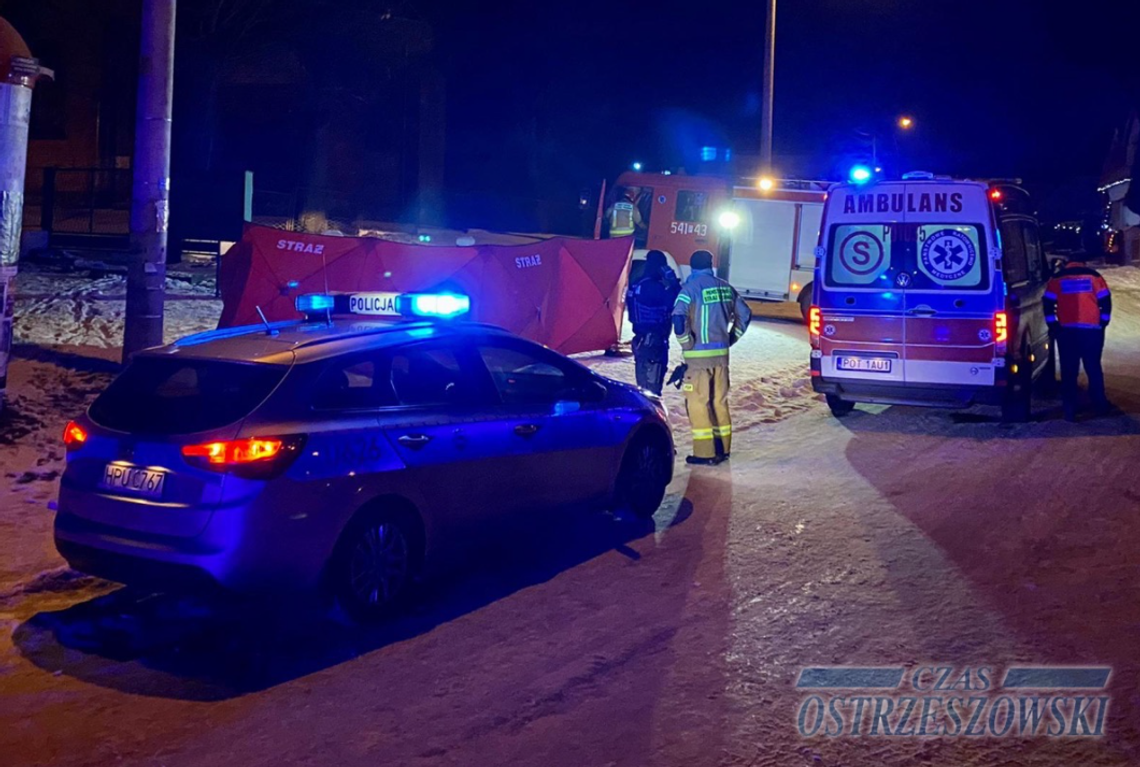 Auto w płomieniach, w środku starszy mężczyzna. Nie udało się go uratować