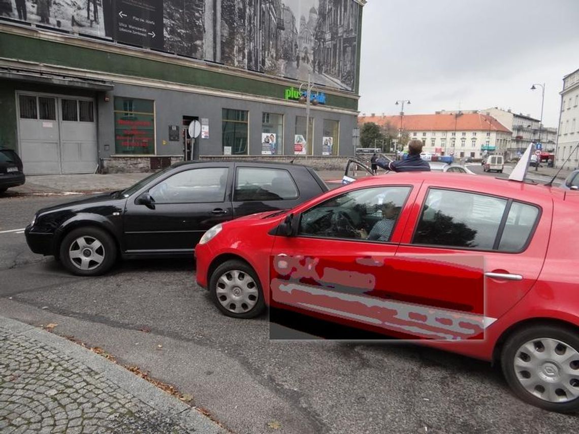 Auto widmo uderzyło w "eLkę"