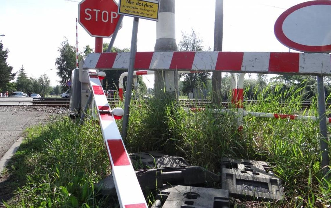 Autobus KLA uwięziony między zaporami. PKP: sygnalizacja i rogatki działały prawidłowo