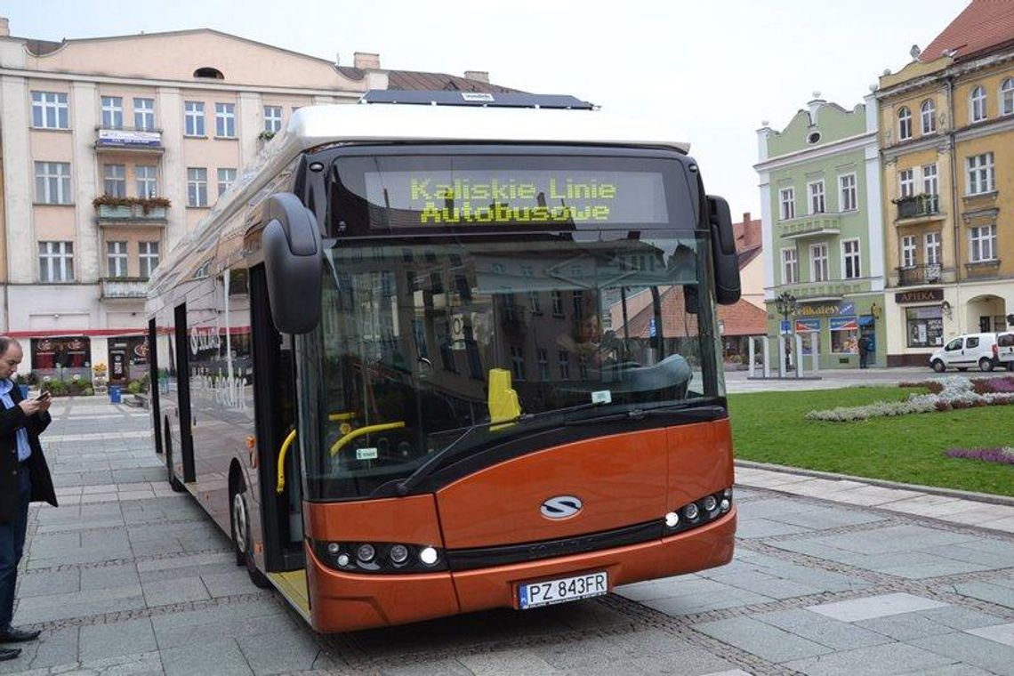 Autobus pod prądem na ulicach Kalisza ZDJĘCIA