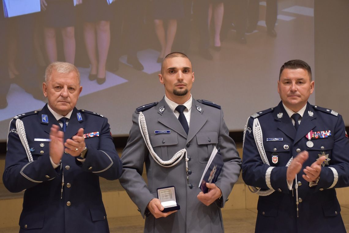Awanse i odznaczenia. Policjanci z Kalisza świętowali! ZDJĘCIA