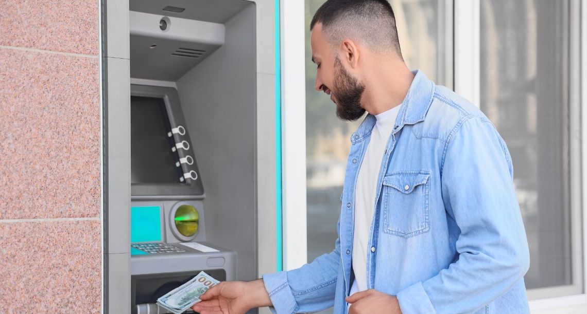 Bankomat ma nagrywać klienta. Za zasłonięcie twarzy kara Bankomat ma nagrywać klienta. Za zasłonięcie twarzy kara