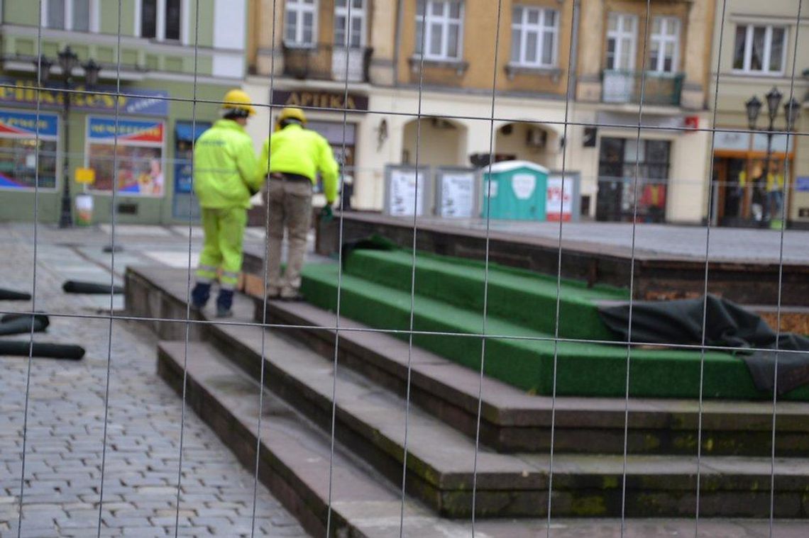 Betonka i klomb znikają z krajobrazu Kalisza ZDJĘCIA