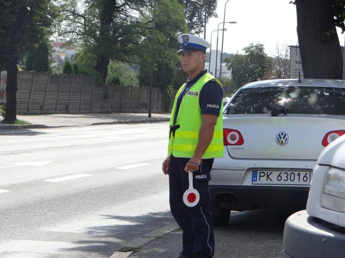 Bez hamulca, z pękniętą szybą i na łysych oponach