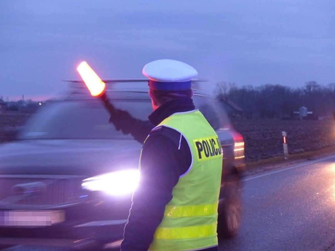 Bez uprawnień wiozła dziecko do szkoły. Tłumaczyła, że się spieszyła...