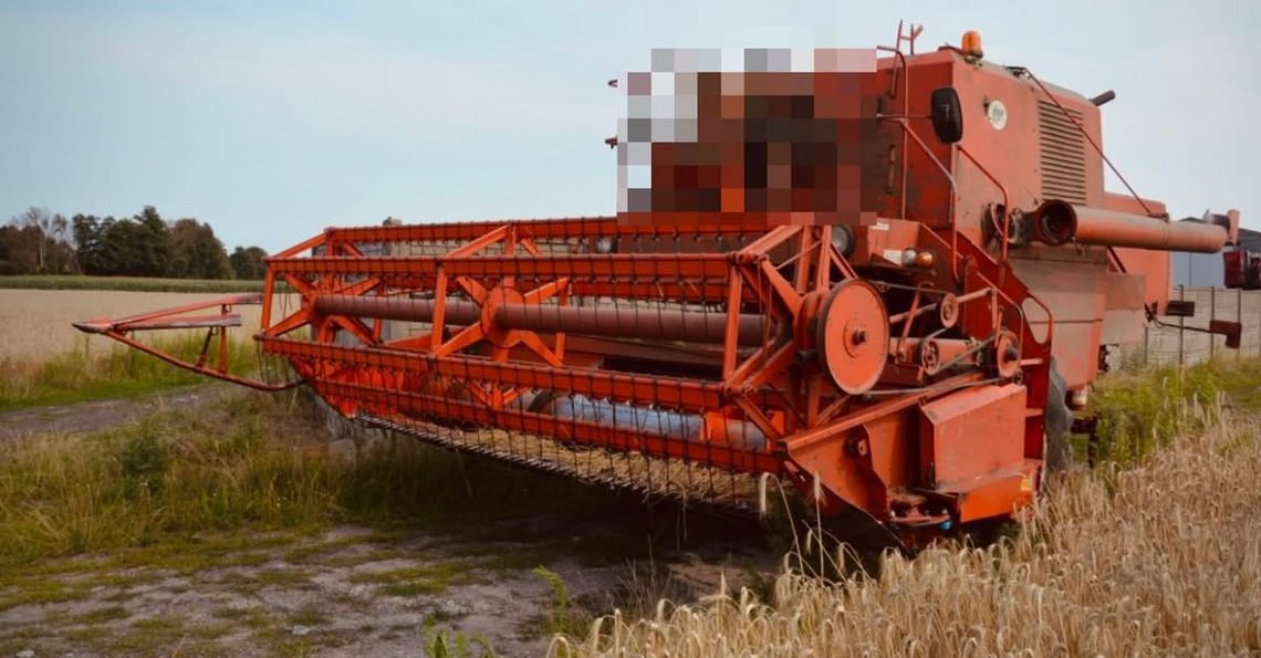 Bizonem nie zmieścił się w drodze. Kombajnista zasnął Bizonem nie zmieścił się w drodze. Kombajnista zasnął