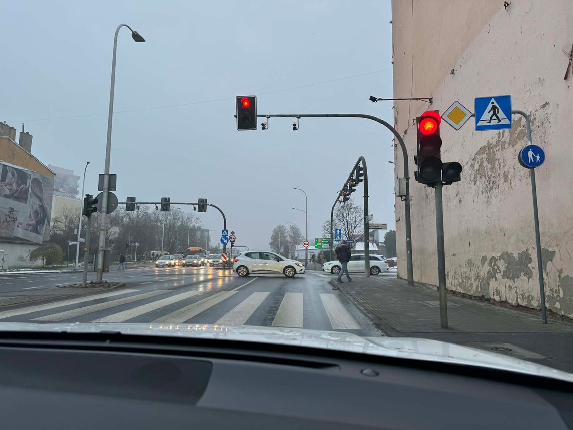 BŁĄD sygnalizacji czy kierowców? Radny interweniuje BŁĄD sygnalizacji czy kierowców? Radny interweniuje
