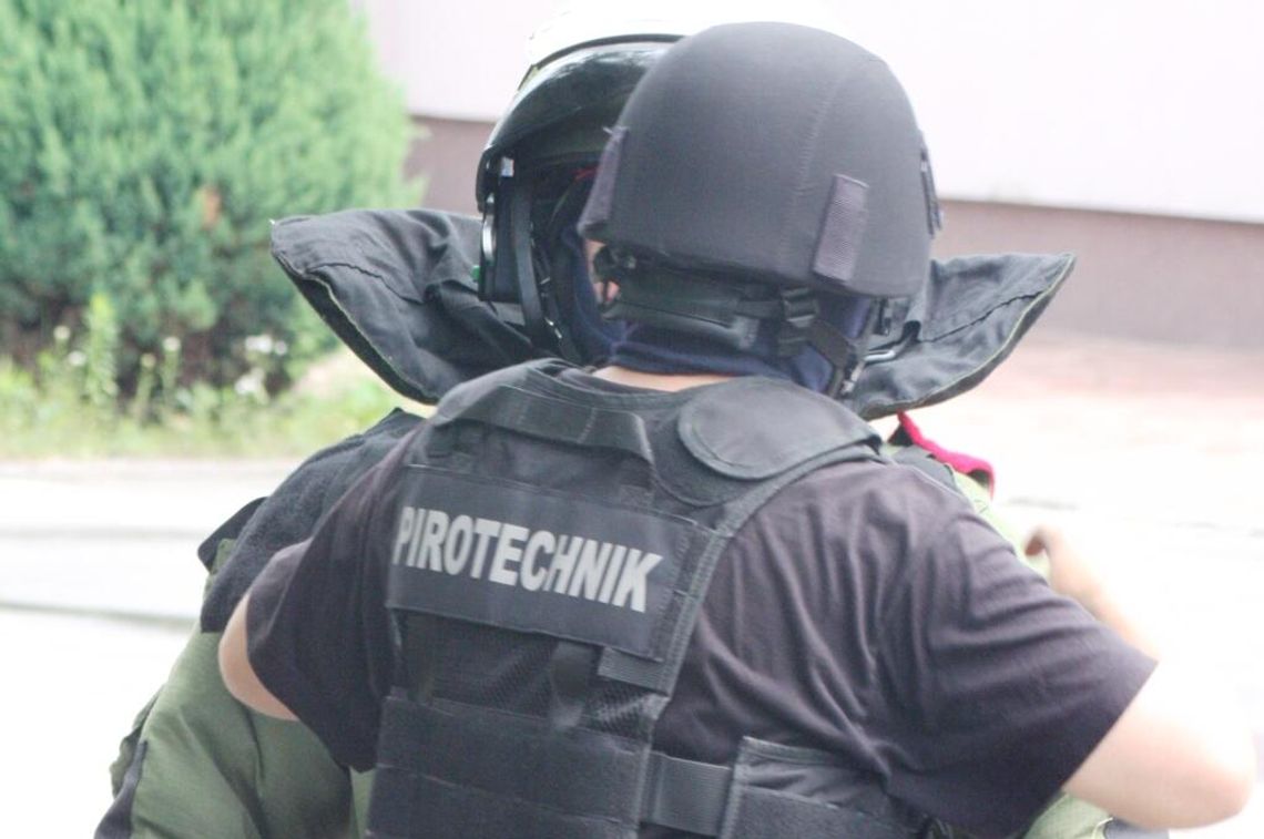 Bomba i nieprzytomna kobieta z dzieckiem. Służby natychmiast pojawiły się na miejscu