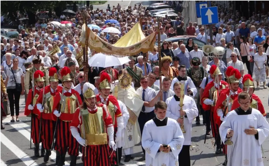 Boże Ciało. Tymi ulicami przejdą wierni