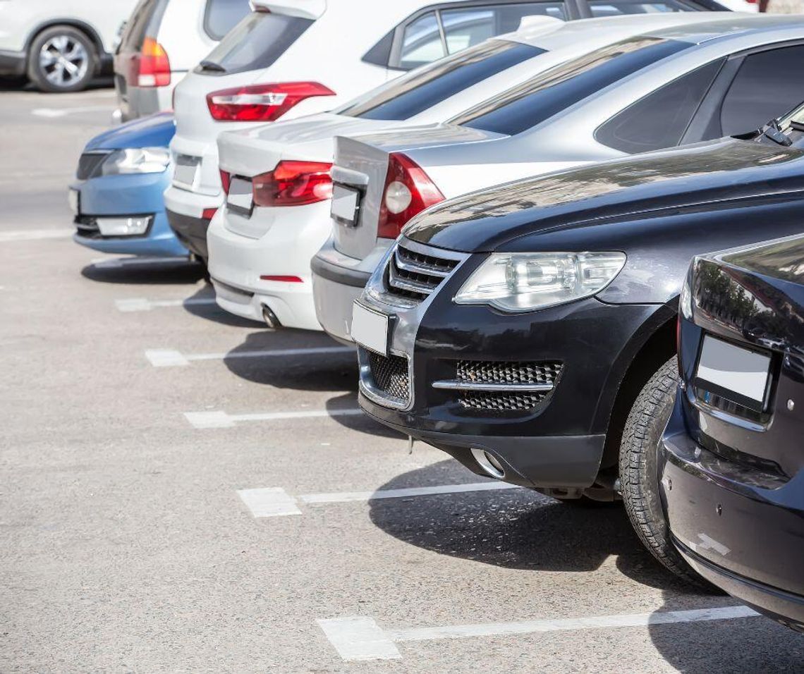 Celowo czy przez przypadek? To się stało na tym parkingu