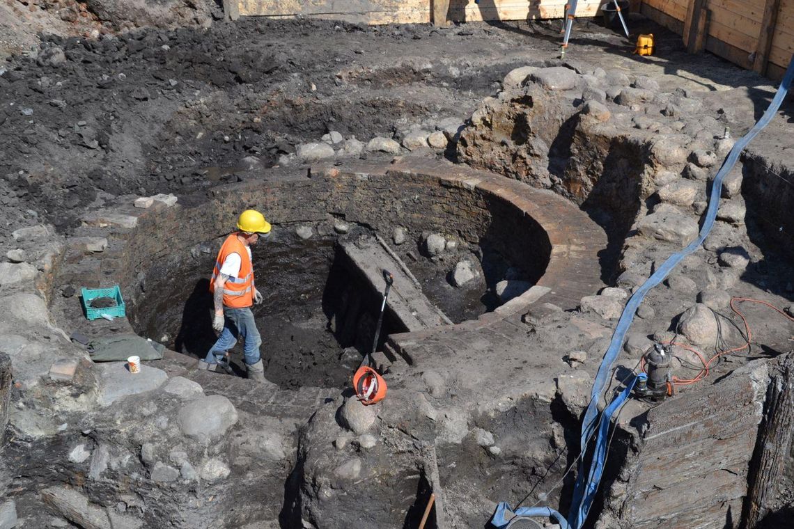 Cenne odkrycia archeologiczne na Głównym Rynku ZDJĘCIA