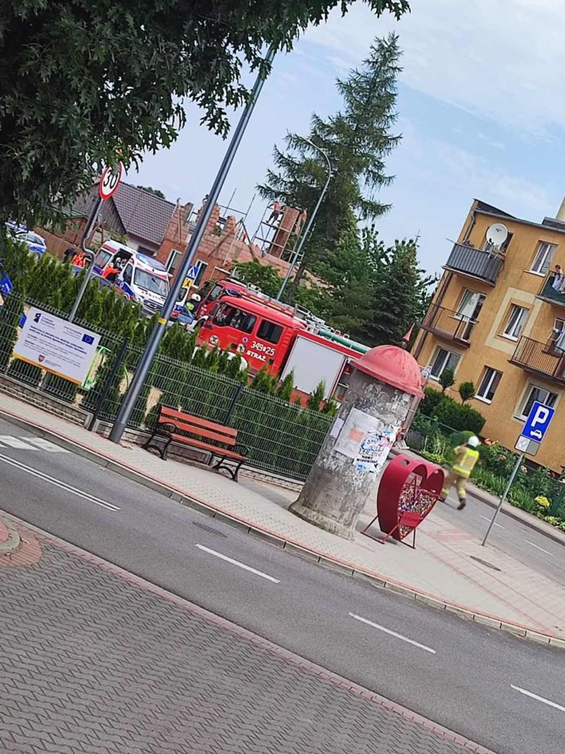 Chciał ją tylko ominąć, a potrącił. Kobieta trafiła do szpitala