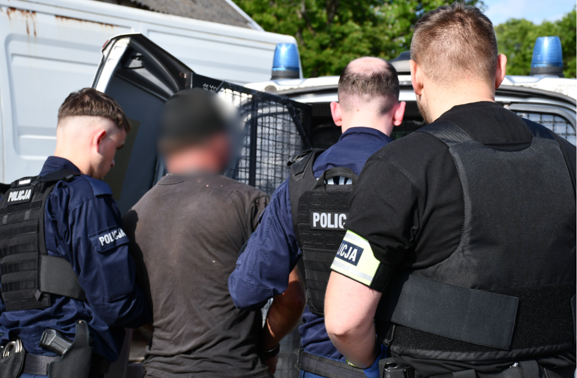 Chciał ją zabić! Po pijaku oddał w kierunku żony dwa strzały z rewolweru