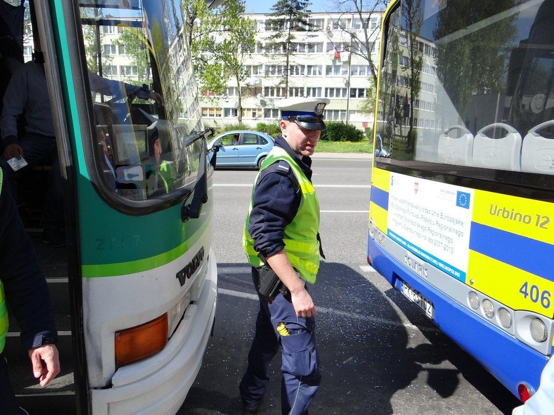 Chciał ominąć, a zahaczył ZDJĘCIA