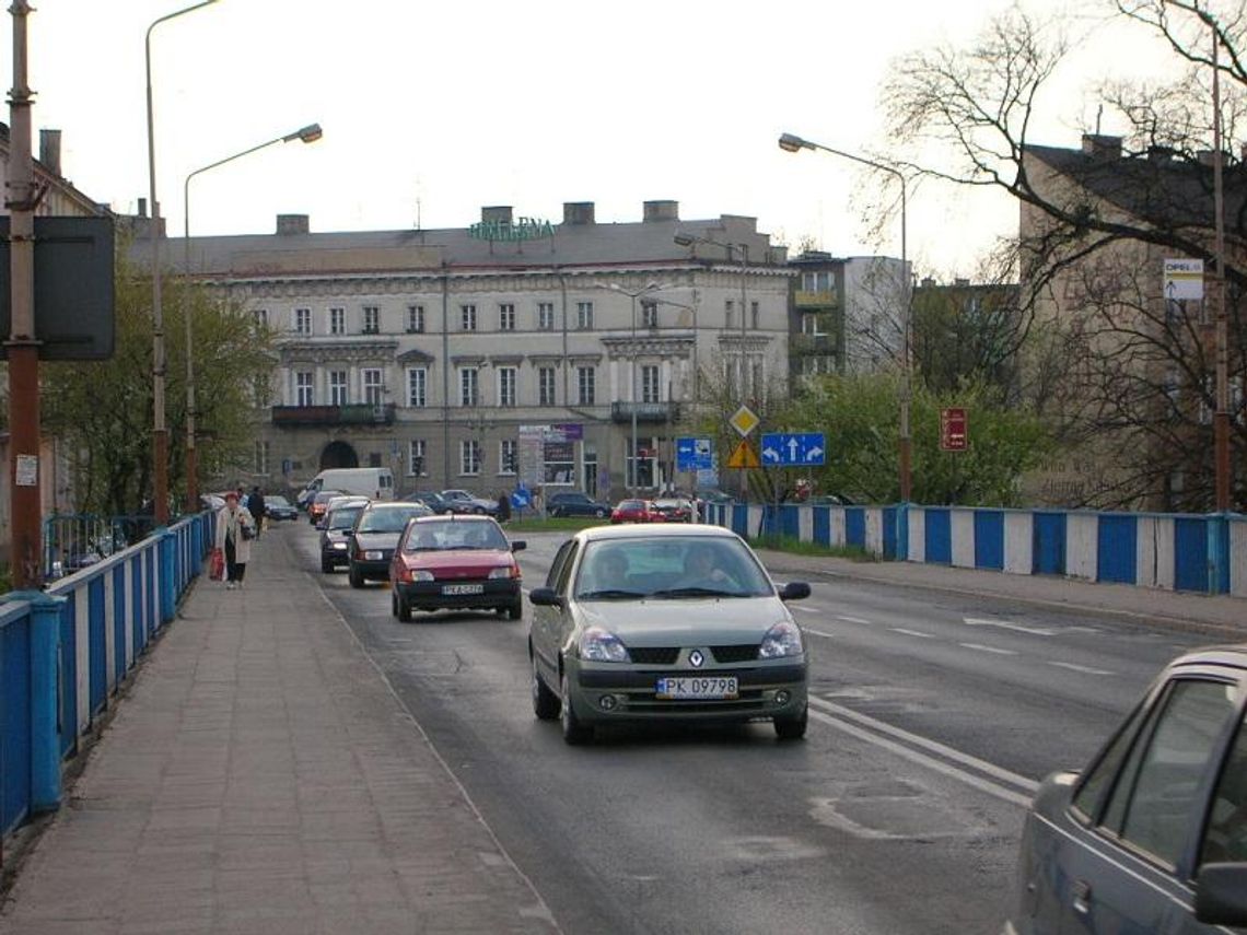 Chciał skoczyć z mostu – uratowali go policjanci