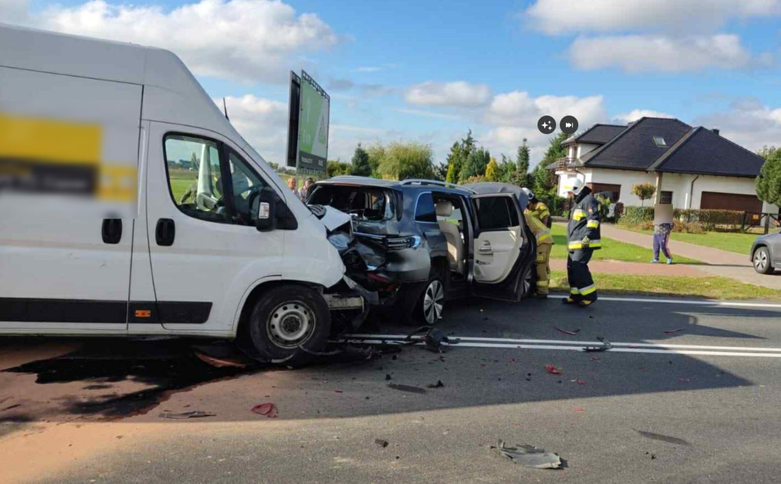 Karambol na krajówce. Cztery samochody rozbite ZDJĘCIA