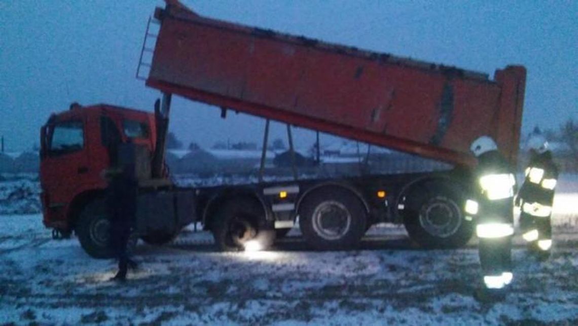 Ciężarówka pod napięciem 15 tys. woltów. Porażony kierowca trafił do szpitala