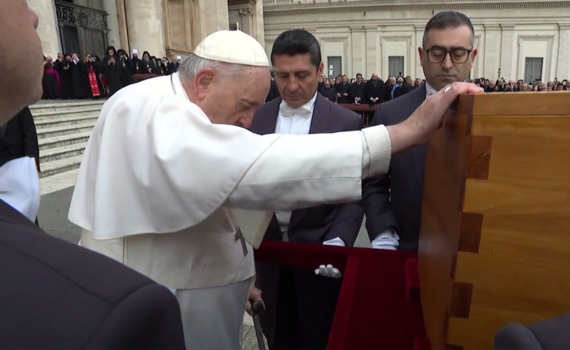 Co się dzieje z papieżem Franciszkiem? Jest w złym stanie. Kolejny komunikat Watykanu