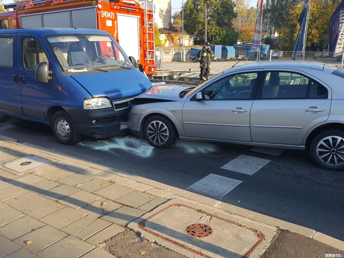 Czołowe zderzenie na ul. Piskorzewie. 18-latka zasłabła za kierownicą ZDJĘCIA