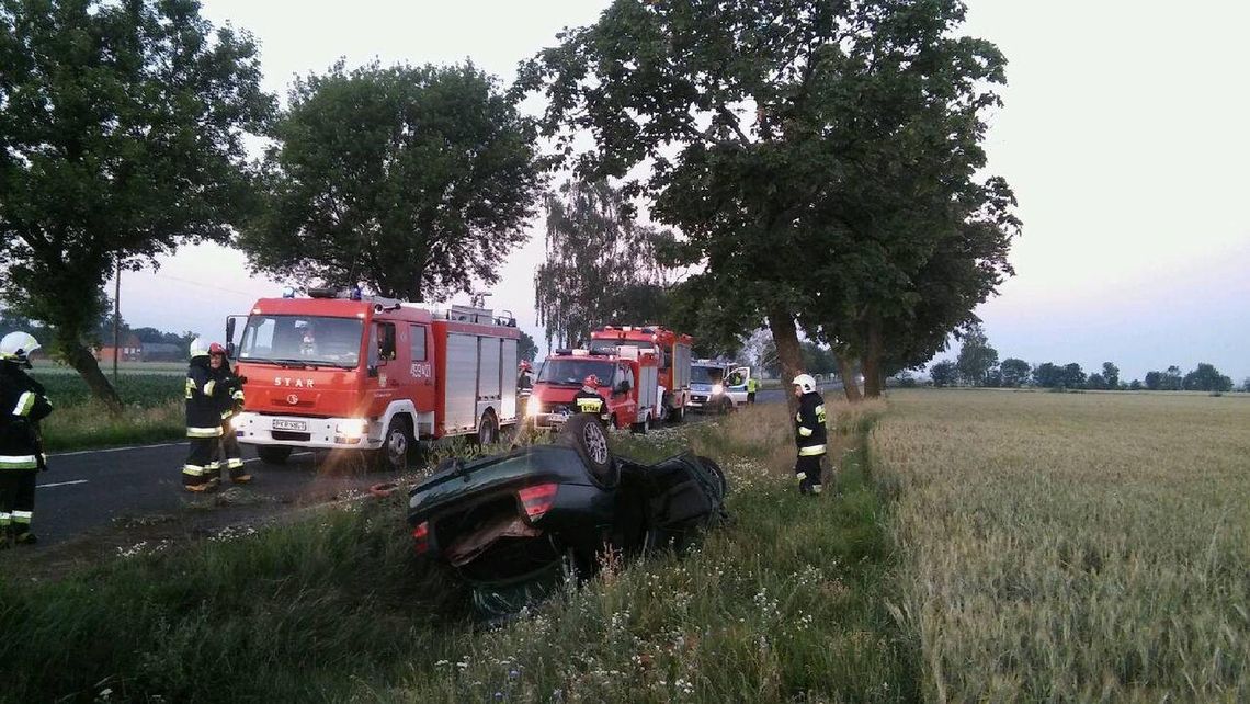 Dachował i zaczął się palić ZDJĘCIA