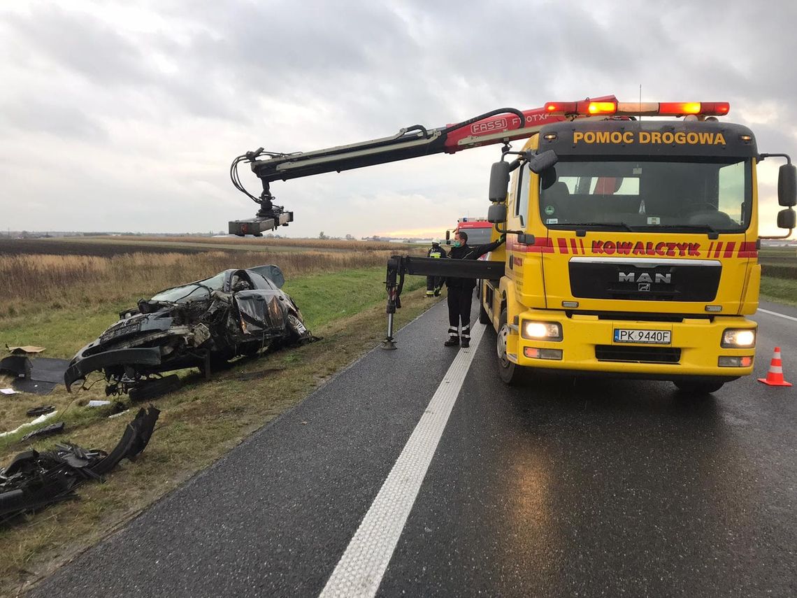 Dachowanie BMW na obwodnicy Nowych Skalmierzyc ZDJĘCIA