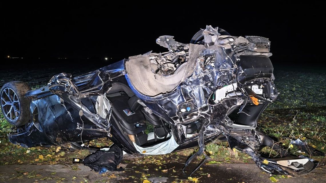 Dachowanie BMW. W środku 5 nastolatków Dachowanie BMW. W środku 5 nastolatków
