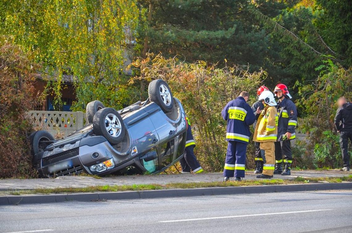 Dachowanie samochodu osobowego w Witaszyczkach ZDJĘCIA