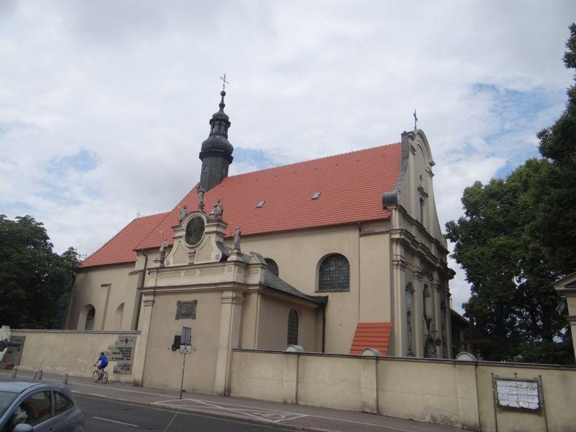 Dachy świątyń w remontach