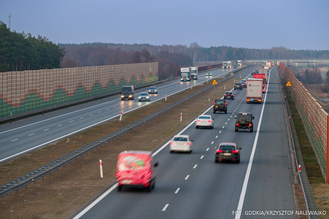 Darmowy przejazd A2 i A4, zakaz "wyścigów słoni". Sejm przyjął ustawę!