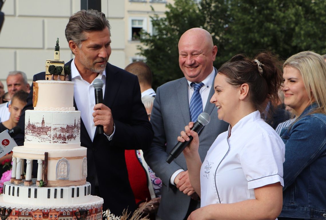 Degustacja tortów, koncert i potańcówka. Już dziś IMPREZA urodzinowa KALISZA Degustacja tortów, koncert i potańcówka. Już dziś IMPREZA urodzinowa KALISZA