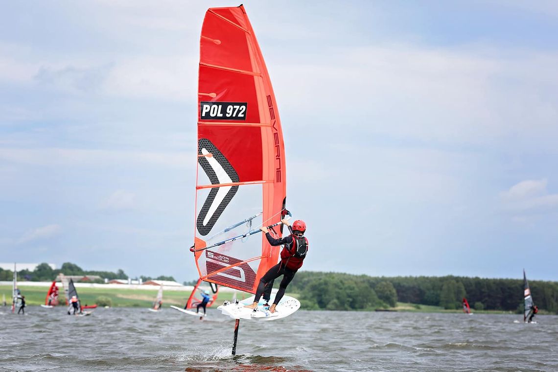 Deski z żaglami opanowały Szałe. Trwają Ogólnopolskie Regaty Windsurfingowe (ZDJĘCIA)