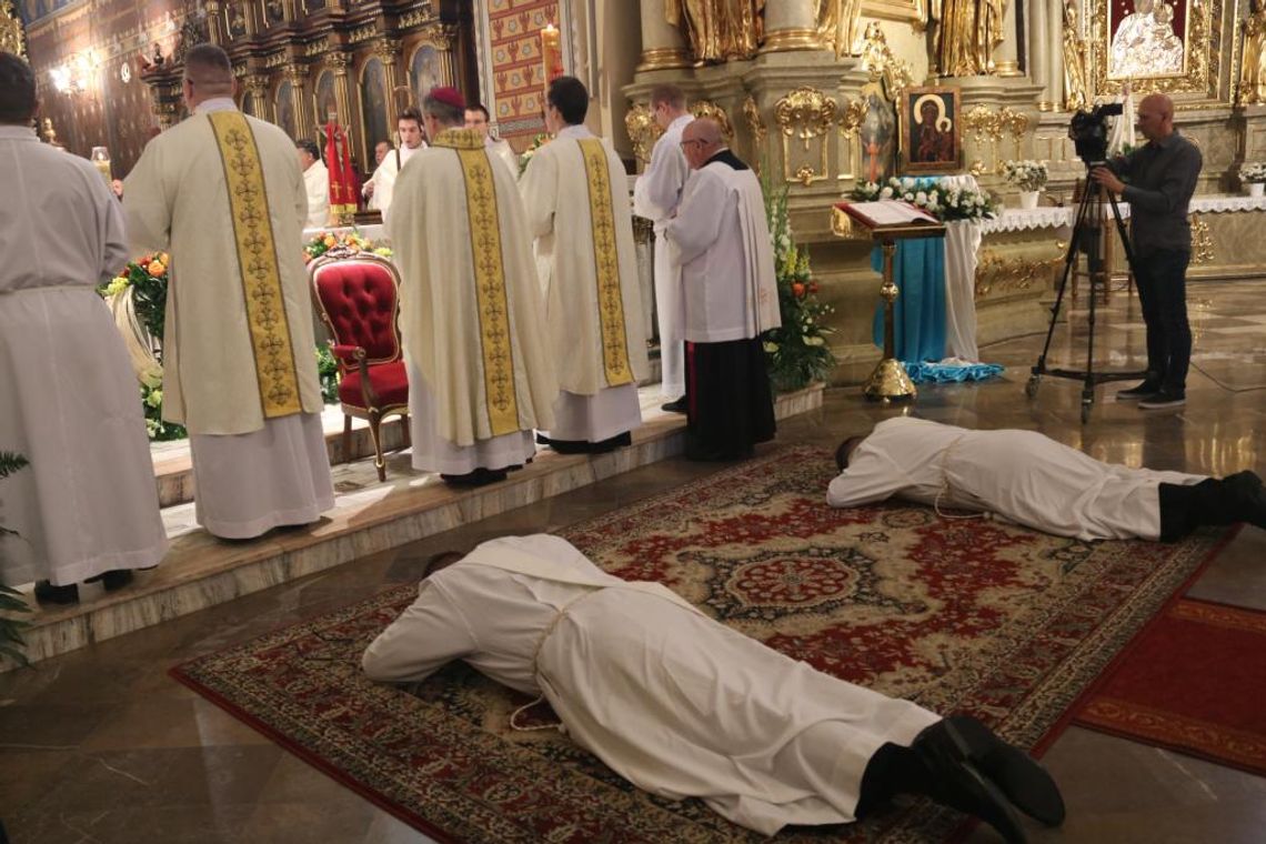 Diecezja Kaliska ma nowych księży. „Kościół potrzebuje twórczych kapłanów”