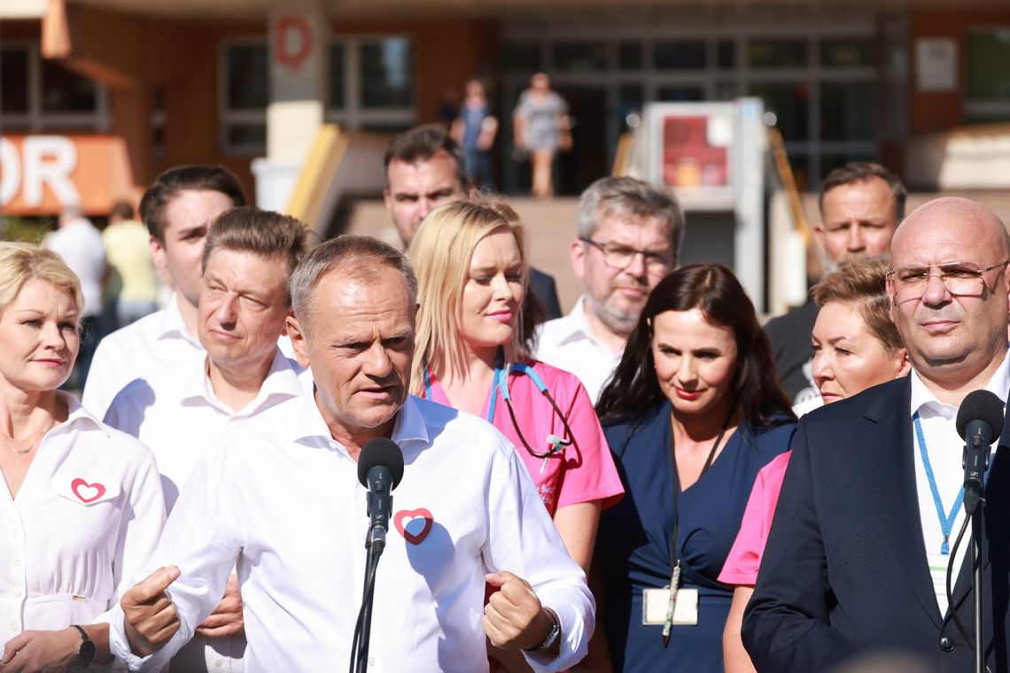 Donald Tusk w Kaliszu. Przed okrąglakiem mówił o bolączkach służby zdrowia