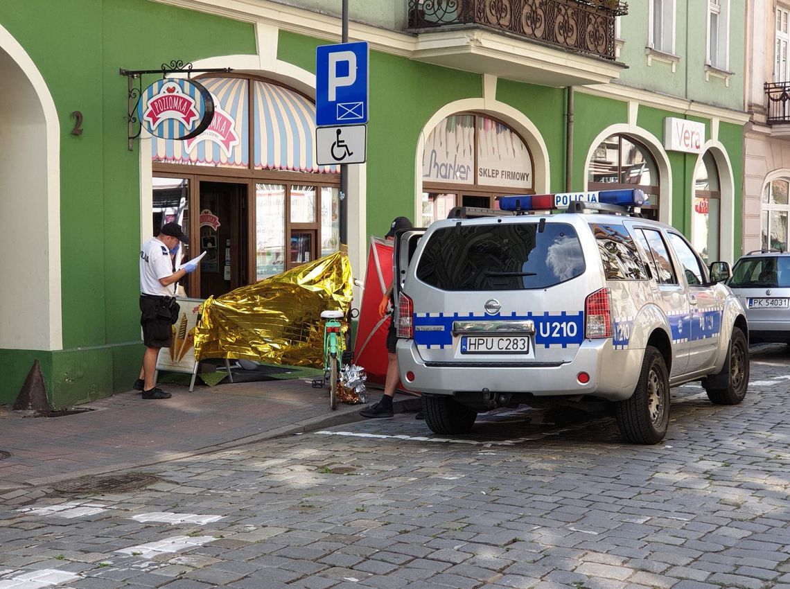 Dramatyczna walka o życie. Mężczyzna zmarł na ulicy w centrum miasta